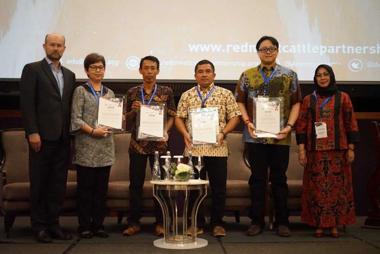 ACCB Program awarded Certificates of Achievement in becoming commercially sustainable to its 4 partners: PT Buana Karya Bhakti, PT Kalteng Andinipalma Lestari, SPR Mega Jaya, and PT Bio Nusantara Teknologi.