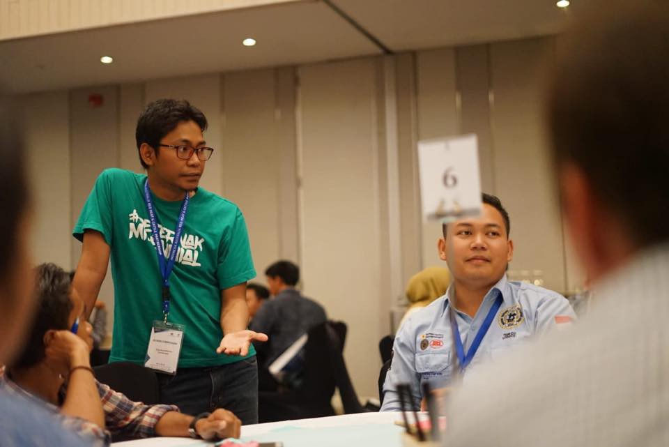 Dalu Nuzul Kirom, CEO Ternaknesia, bukan cuma sekedar mengawasi, tapi sebagai teman diskusi para peserta workshop.